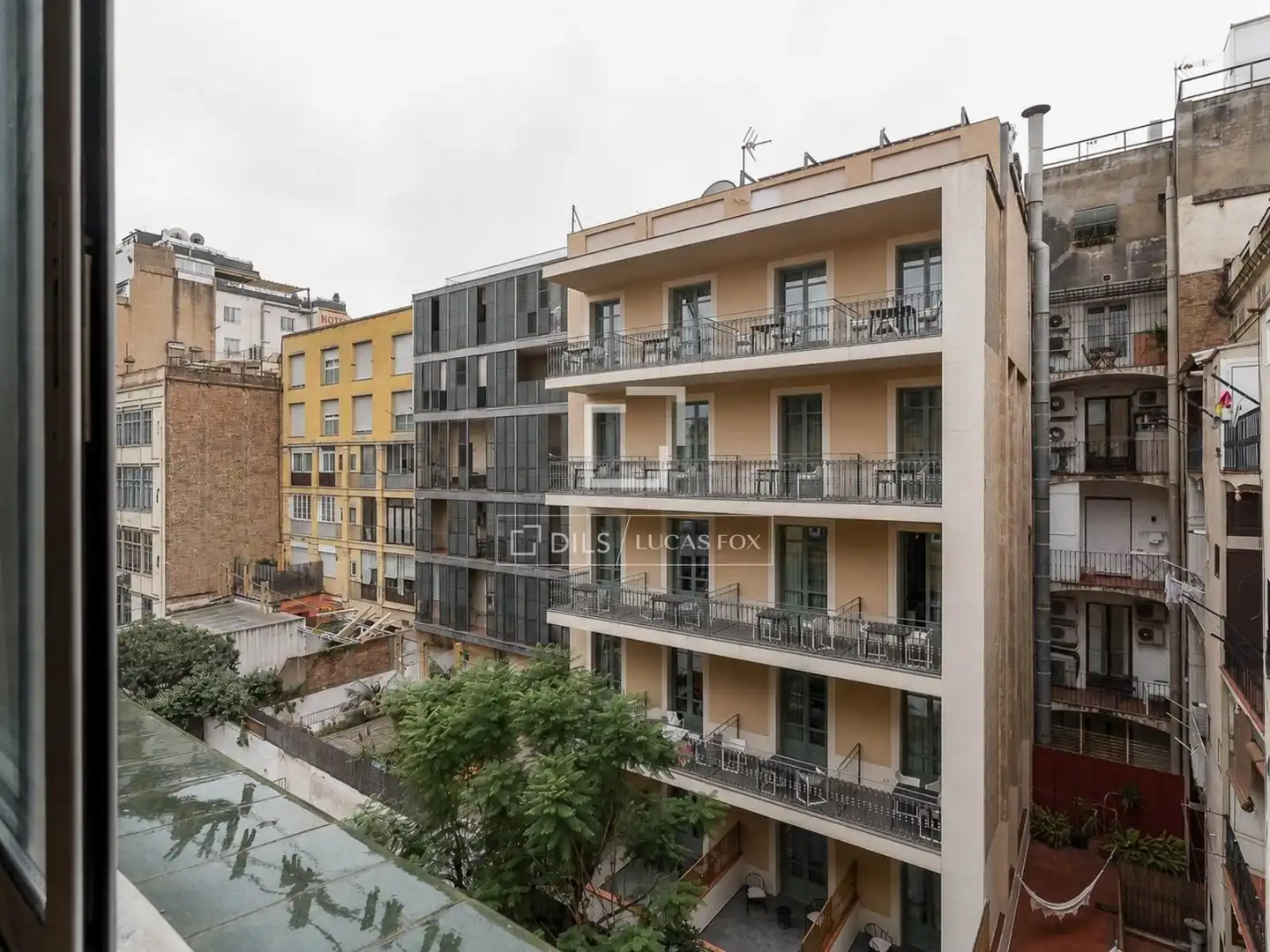 Außenansicht von Wohnung zum Verkauf in Barcelona mit Klimaanlage und Heizung