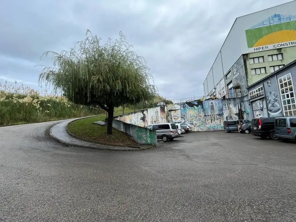 Außenansicht von Fabrikhallen zur Miete in Camargo