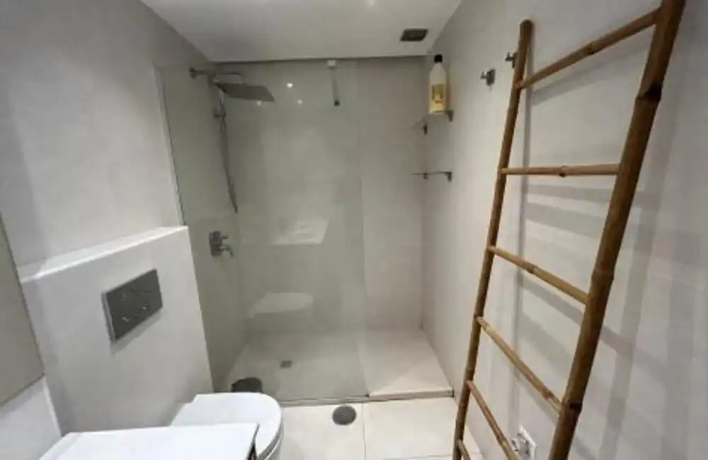 Bany de Àtic en venda en Marbella amb Aire condicionat, Terrassa i Piscina