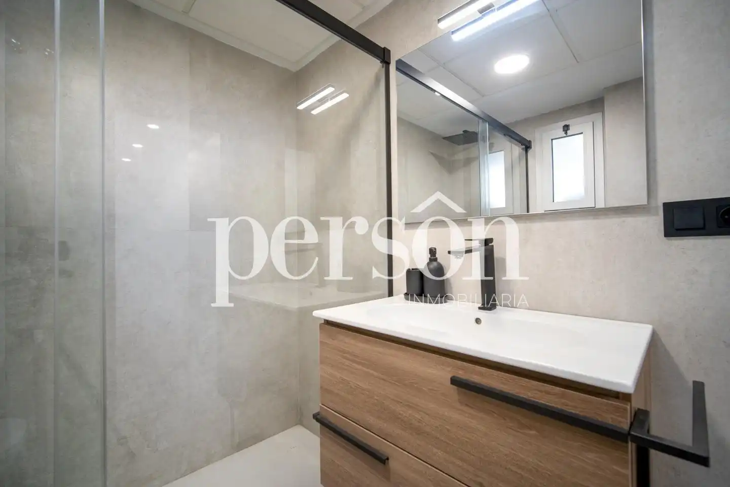Baño de Piso de alquiler en Valencia con Aire acondicionado, Calefacción y Terraza