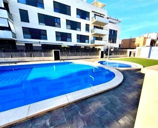 Swimming pool of Planta baja to rent in La Pobla de Vallbona  with Air Conditioner, Heating and Private garden