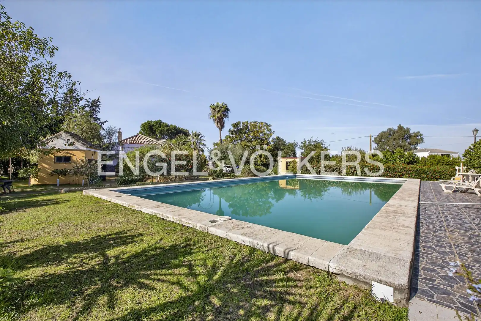 Swimming pool of Houses for sale in Morón de la Frontera  with Air Conditioner, Heating and Private garden