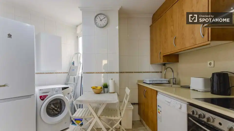 Cocina de Apartamento para compartir en Valencia con Aire acondicionado, Calefacción y Terraza