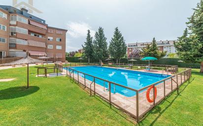 Swimming pool of Flat for sale in Majadahonda  with Air Conditioner, Heating and Terrace