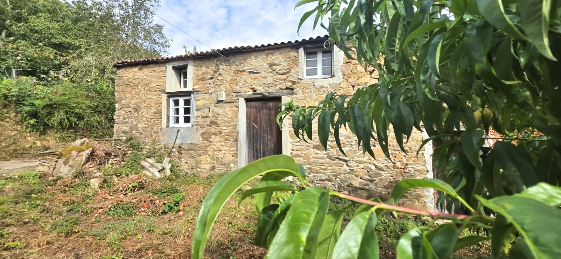 Vista exterior de Finca rústica en venda en Valdoviño amb Jardí privat