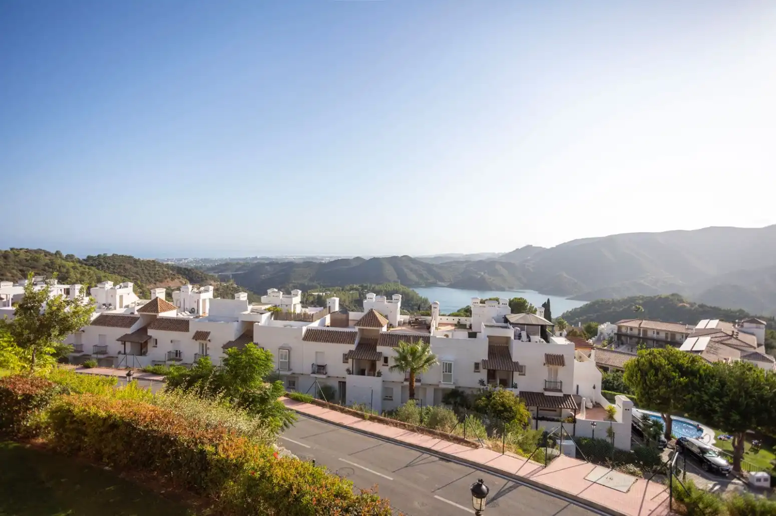 Vista exterior de Ático en venta en Istán con Calefacción, Jardín privado y Terraza