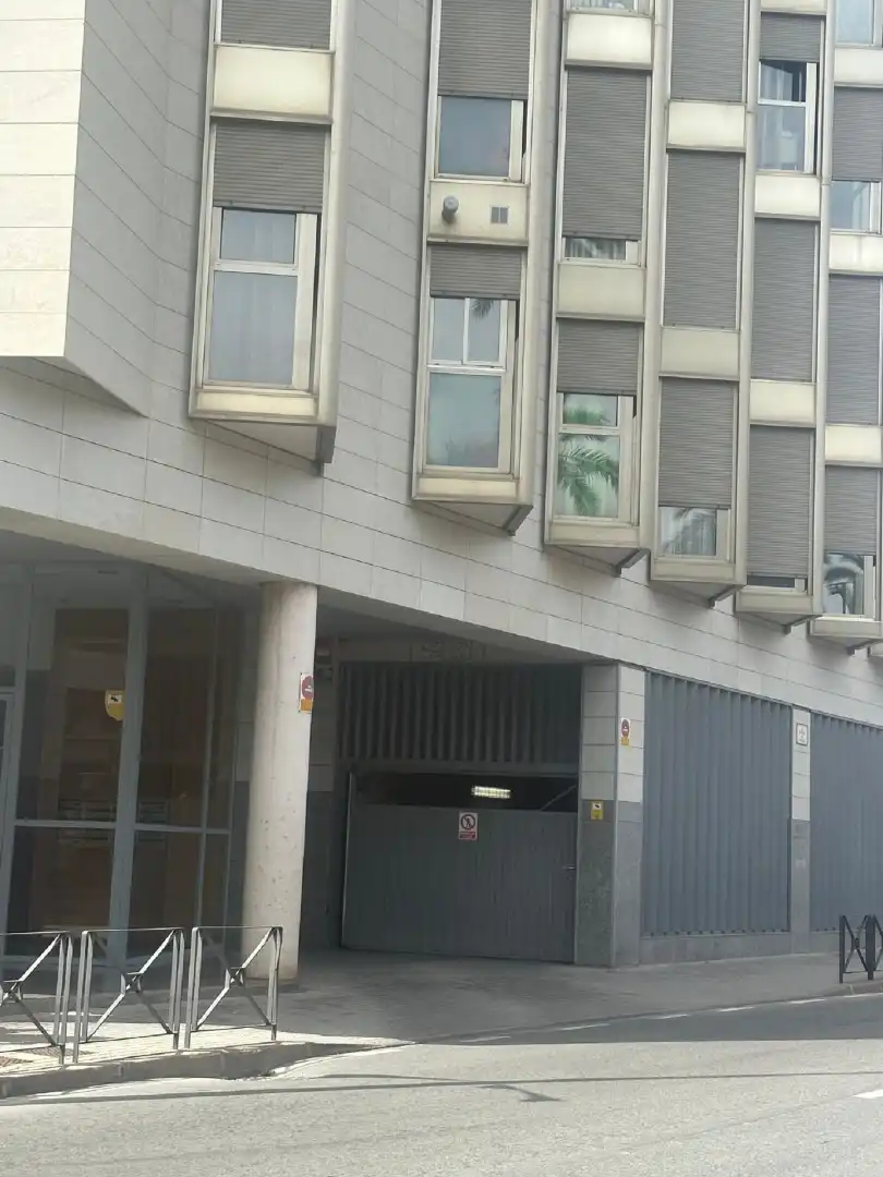 Einzelparkplatz mit Aufzug zum Verkauf in Avinguda de Candalix 28