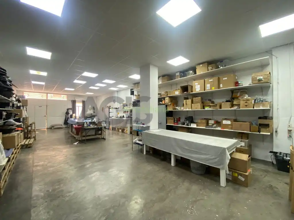Nave industrial in vendita a Carrer Cardenal Cisneros, imagen 2