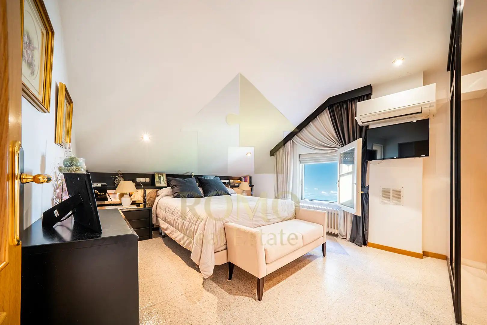 Habitación de Casa adosada en venta en Sant Fost de Campsentelles con Calefacción, Jardín privado y Terraza