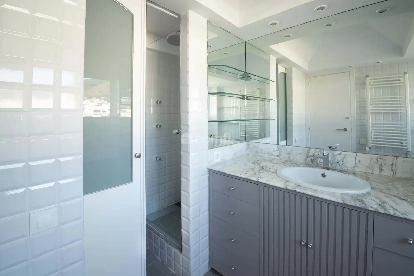 Badezimmer von Wohnung zum Verkauf in Barcelona mit Klimaanlage, Heizung und Terrasse