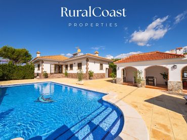 Detached house with pool for sale in PATOS LOS
