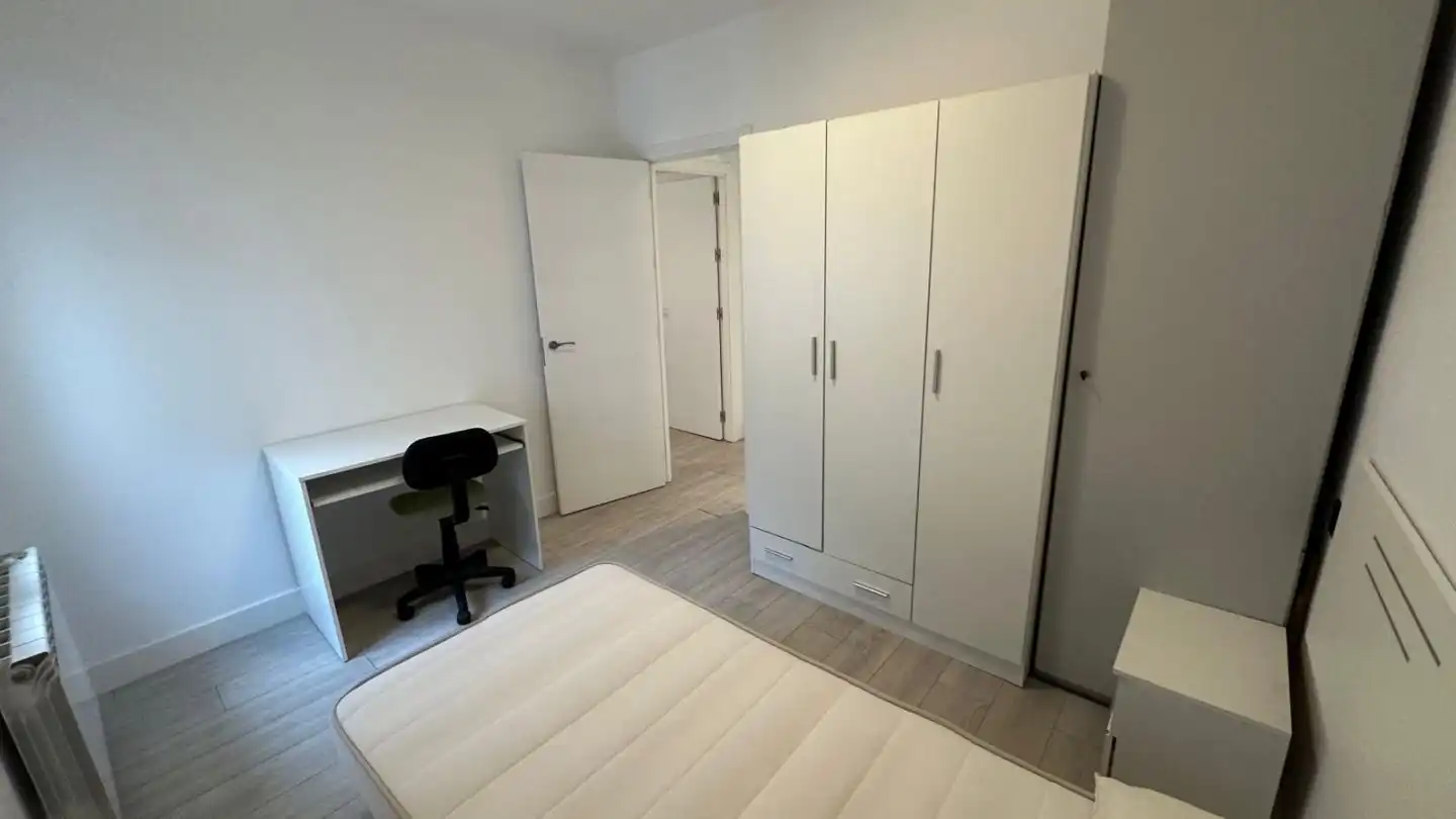 Schlafzimmer von Wohnung zum Verkauf in Vitoria - Gasteiz mit Heizung, Parkett und Möbliert