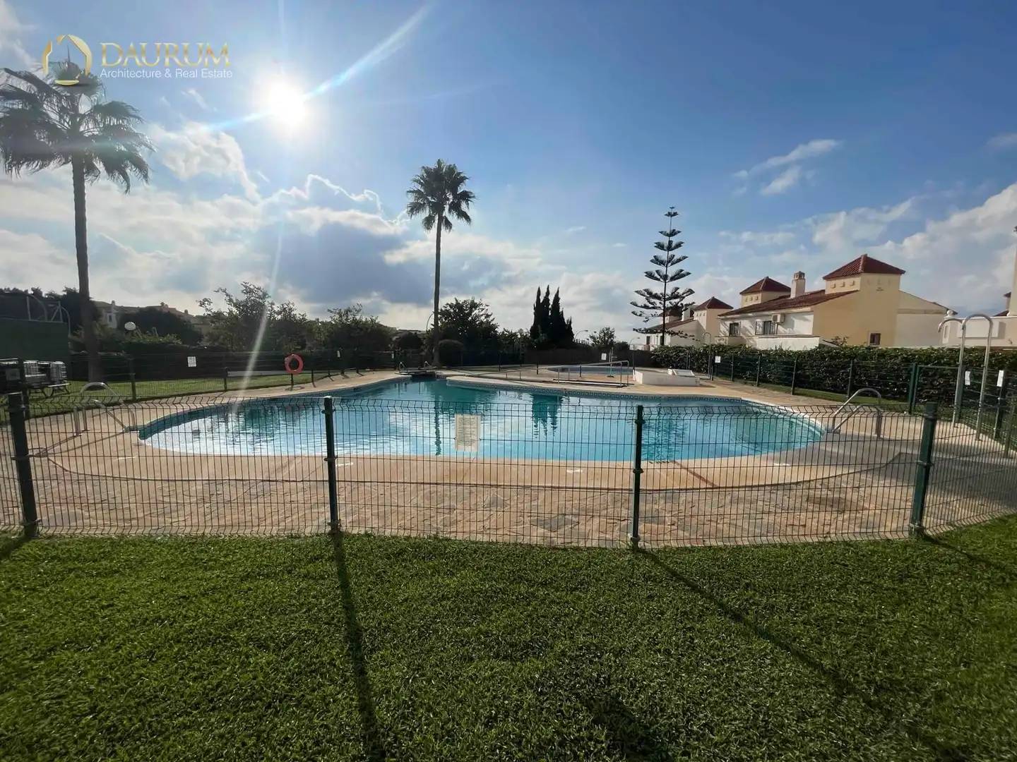 Piscina de Casa adosada en venda en Vélez-Málaga amb Calefacció, Terrassa i Piscina