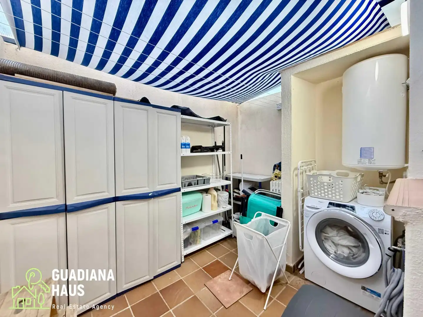Reihenhaus mit Pool zum Verkauf in Avenida ROSALIA DE CASTRO 5, imagen 9