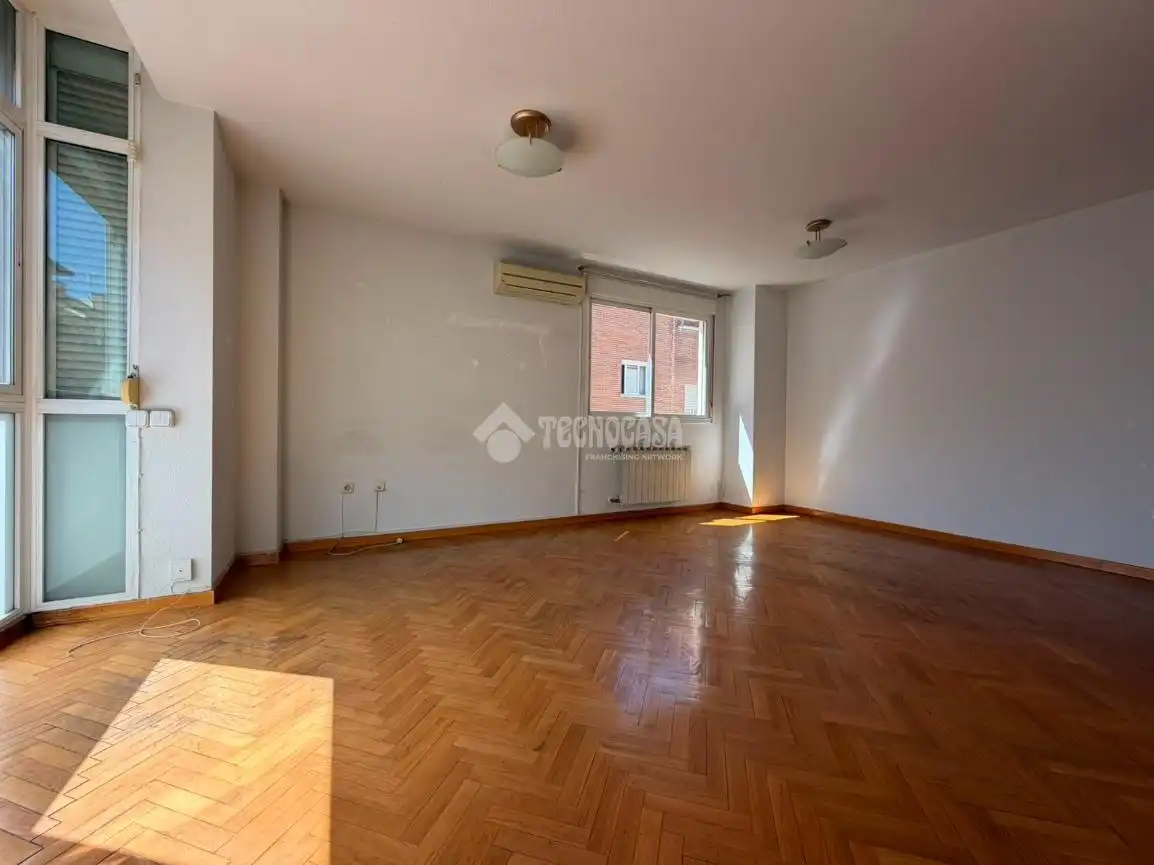 Schlafzimmer von Wohnung zum Verkauf in Madrid mit Klimaanlage und Heizung