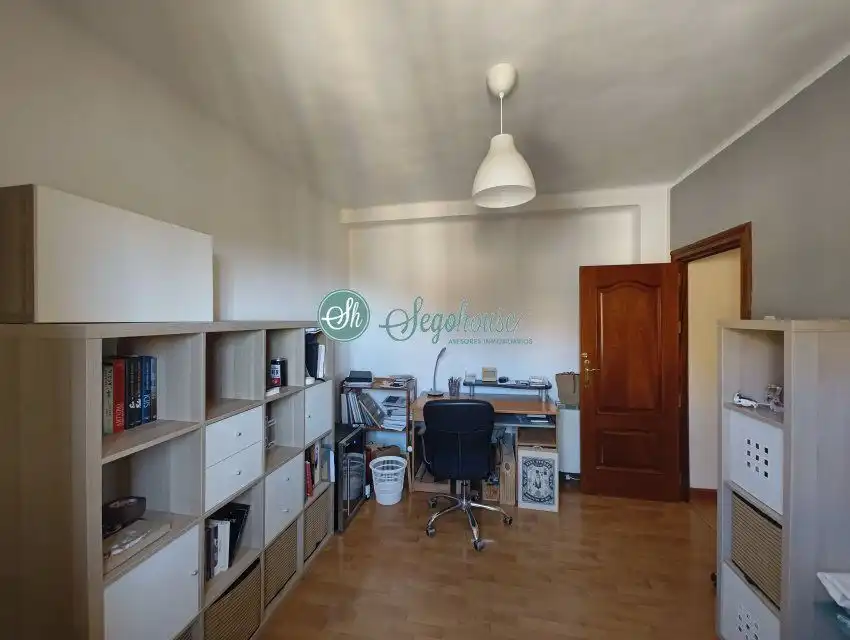 Piso en venta en Segovia con Calefacción, Parquet y Terraza