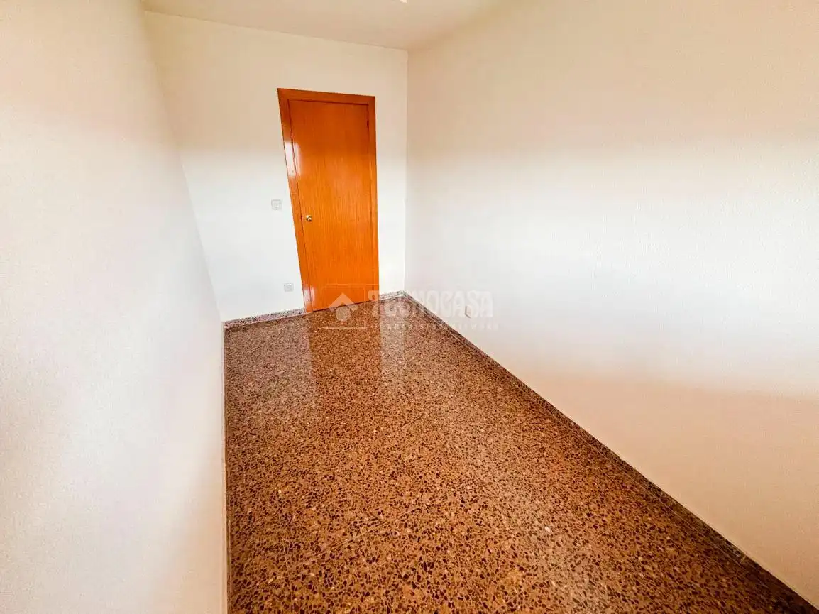Wohnung zum Verkauf in Utebo mit Abstellraum, Balkon und Gemeinschaftspool