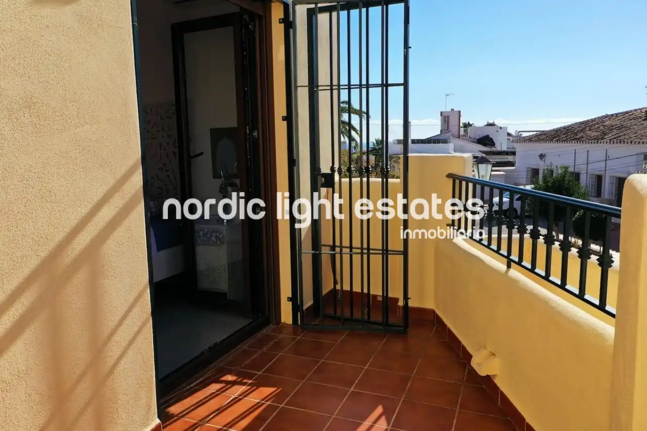Vista exterior de Casa o chalet en venta en Nerja con Terraza, Piscina y Amueblado