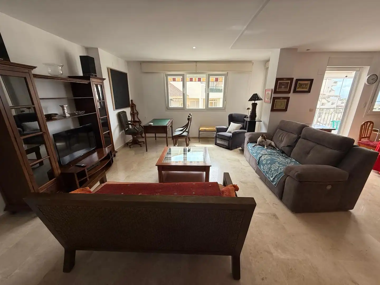 Sala de estar de Piso de alquiler en Benalmádena con Aire acondicionado, Terraza y Amueblado