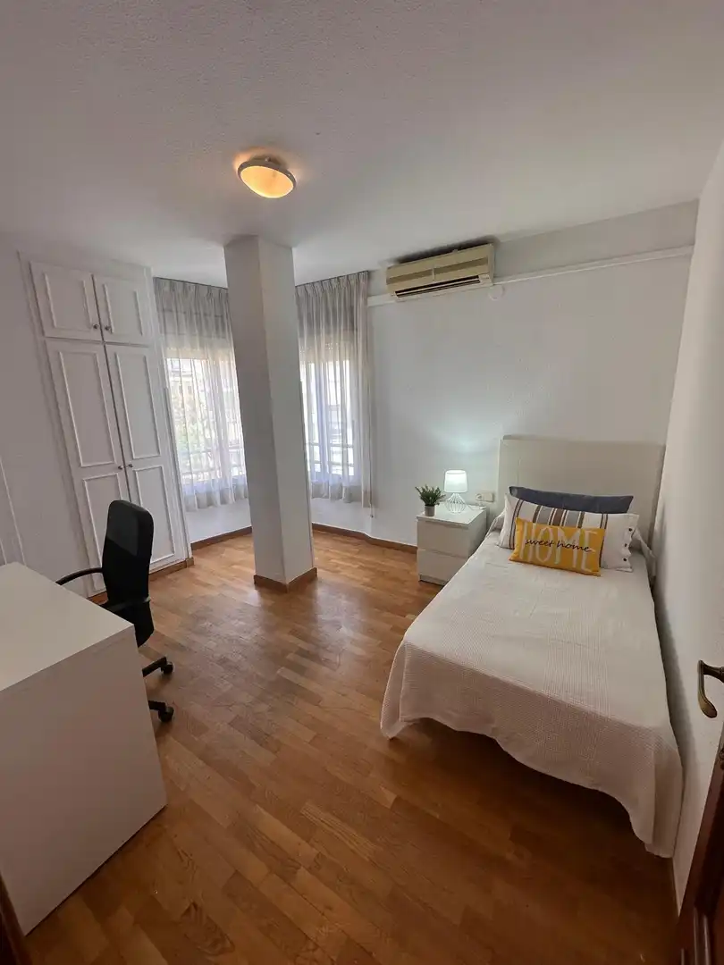 Wohnung zur Miete in Calle de Àngel Guimerà, Arrancapins