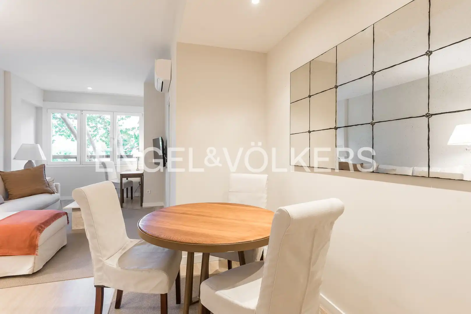 Comedor de Piso de alquiler en Madrid con Aire acondicionado, Calefacción y Amueblado