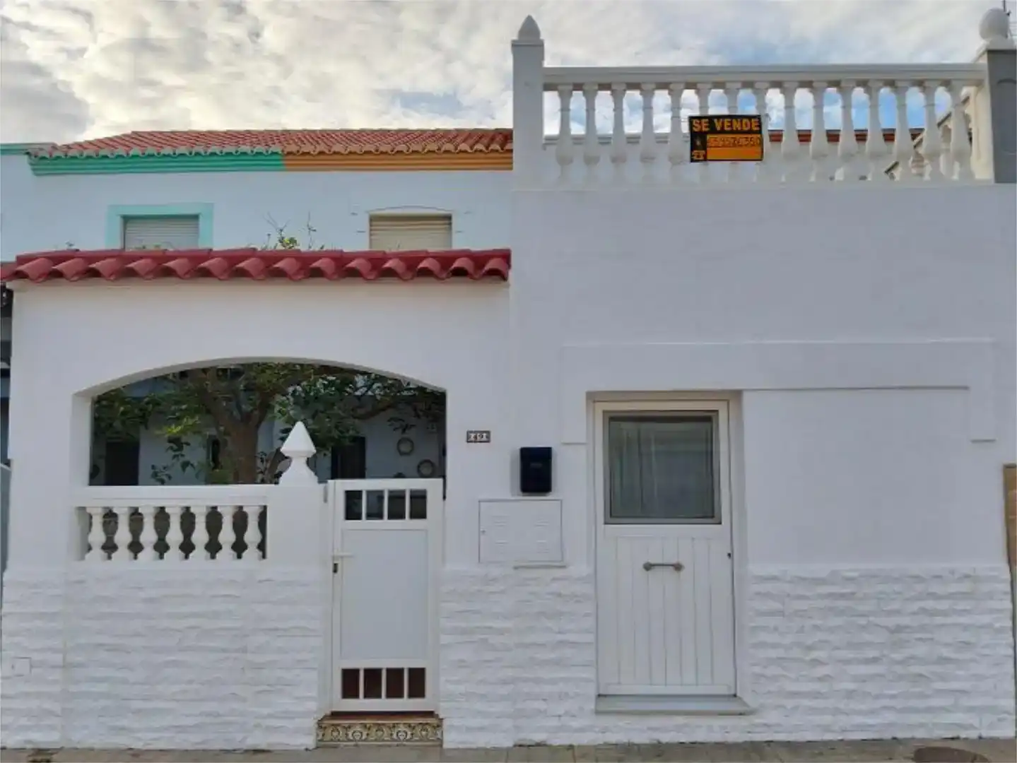 Vista exterior de Casa adosada en venda en Cabo de Gata amb Balcó