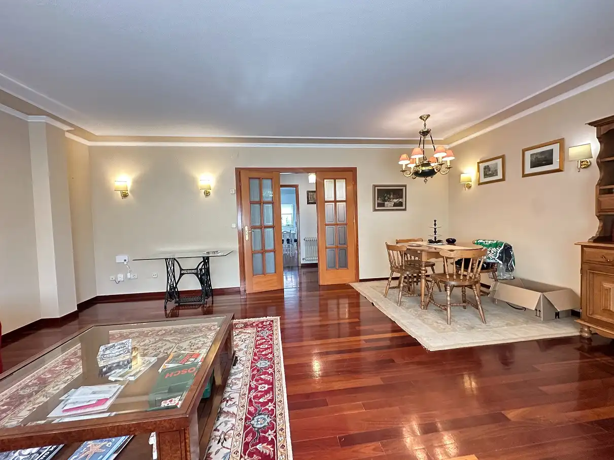 Comedor de Casa o chalet en venta en Santiago de Compostela  con Calefacción, Jardín privado y Parquet