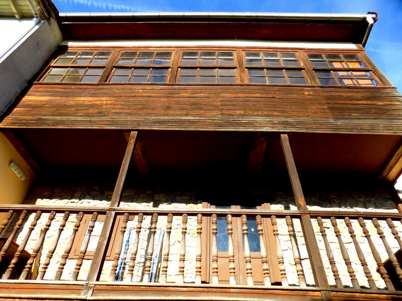 Vista exterior de Casa adosada en venda en Pravia amb Jardí privat, Terrassa i Traster