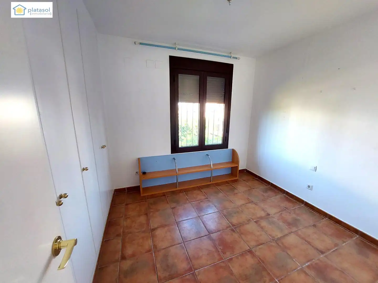 Dormitori de Casa adosada en venda en Guillena amb Aire condicionat, Calefacció i Jardí privat