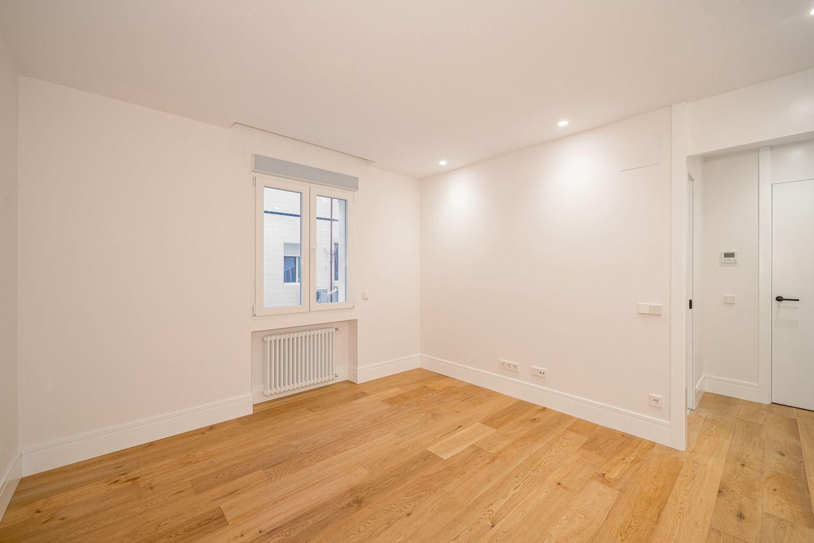 Dormitori de Apartament en venda en  Madrid Capital amb Calefacció i Balcó