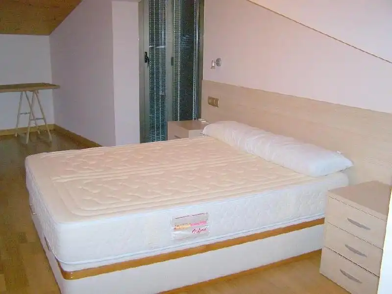 Habitación de Piso de alquiler en Plasencia con Aire acondicionado, Calefacción y Jardín privado