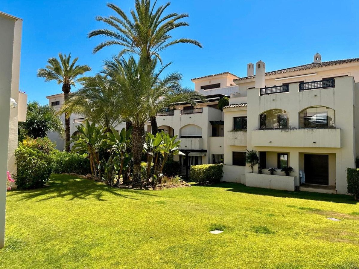 Vista exterior de Dúplex en venda en Marbella amb Aire condicionat, Terrassa i Traster
