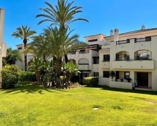 Vista exterior de Dúplex en venda en Marbella amb Aire condicionat, Terrassa i Traster