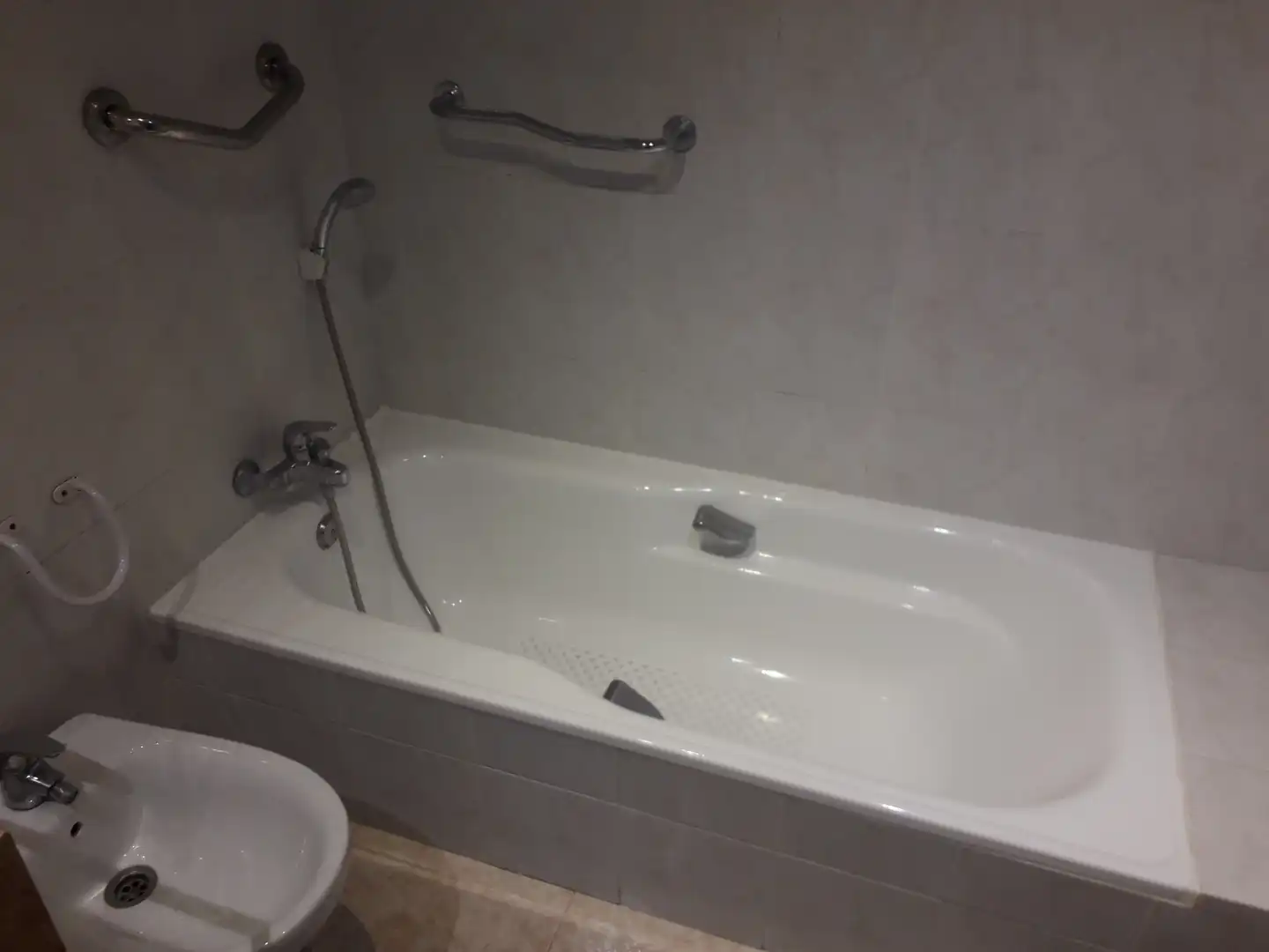 Baño de Dúplex de alquiler en Sant Joan Despí con Aire acondicionado, Calefacción y Horno