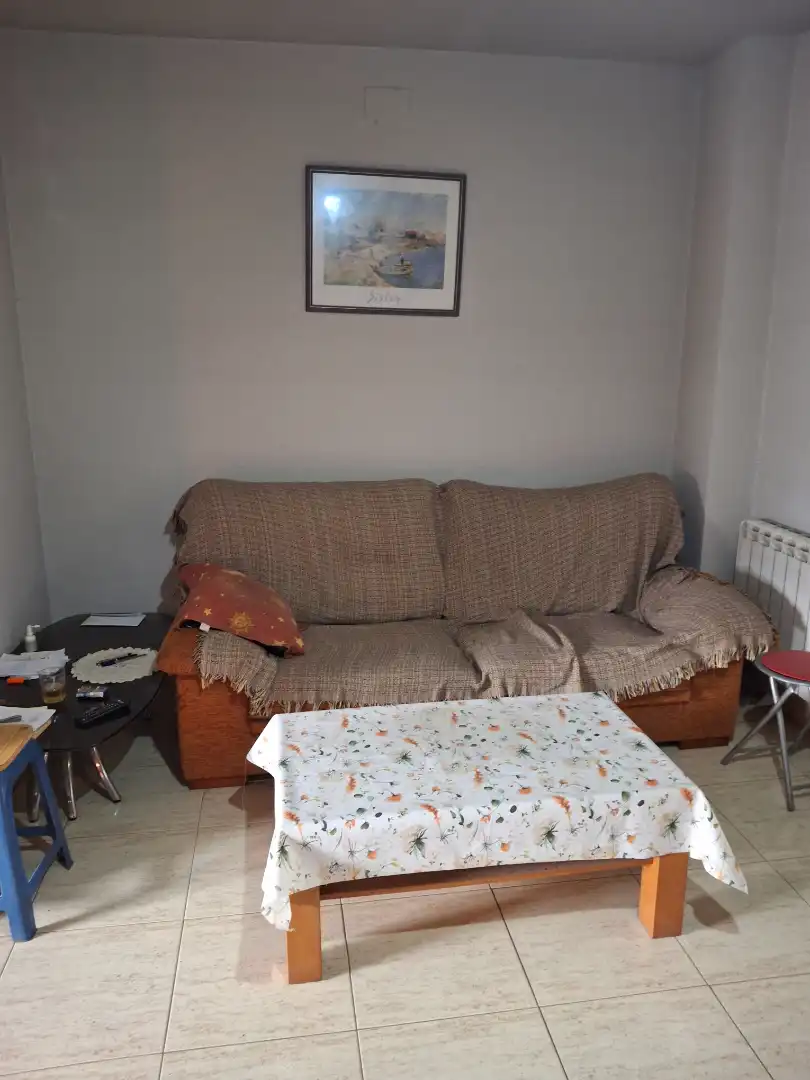 Sala de estar de Casa adosada en venta en La Puebla de Almoradiel con Calefacción, Jardín privado y Amueblado