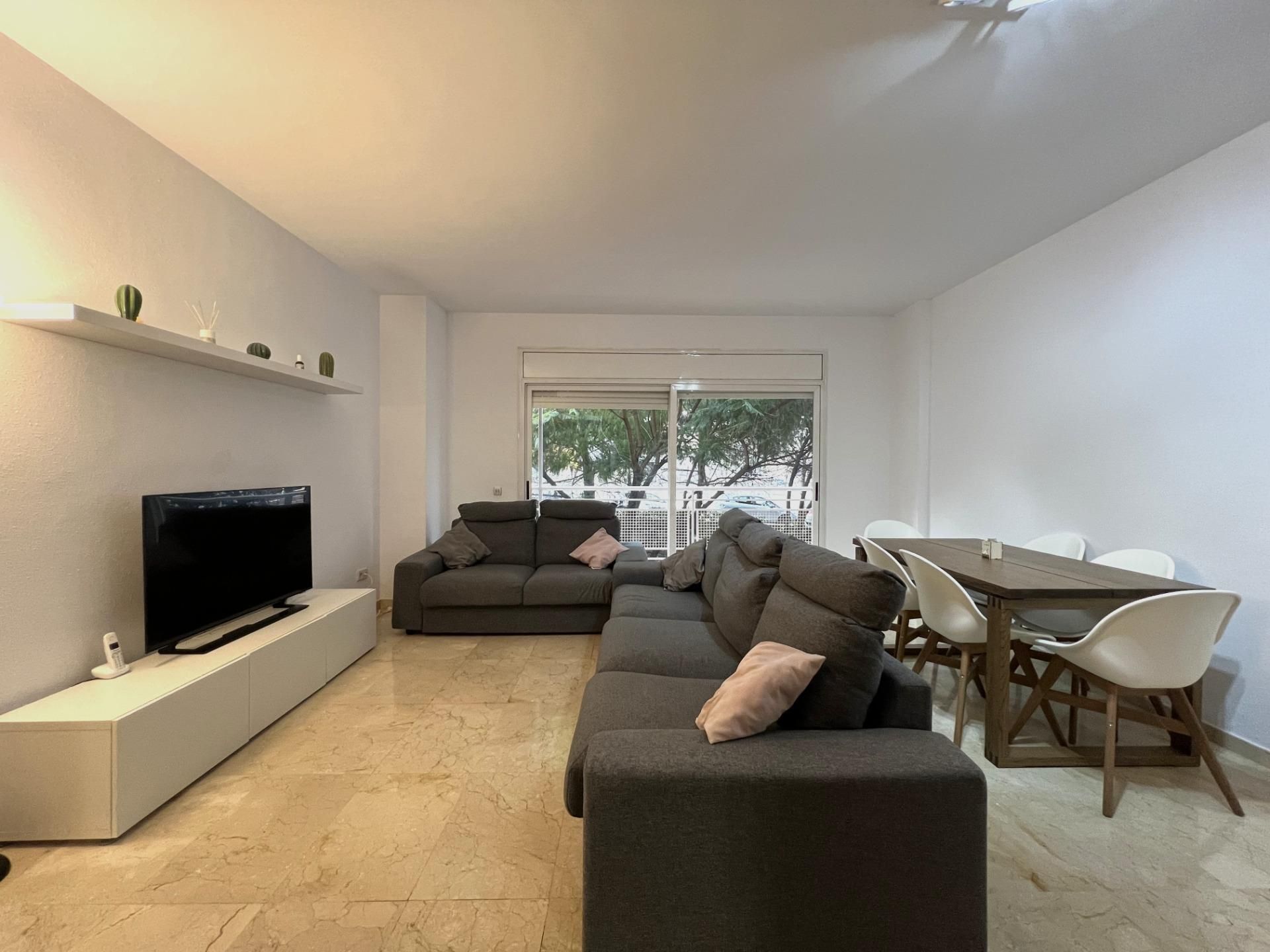 Sala d'estar de Pis en venda en L'Hospitalet de Llobregat amb Calefacció, Terrassa i Balcó