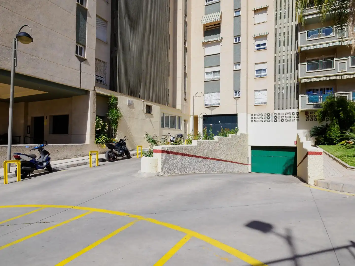 Parking de Piso en venta en Málaga con Jardín privado, Terraza y Trastero