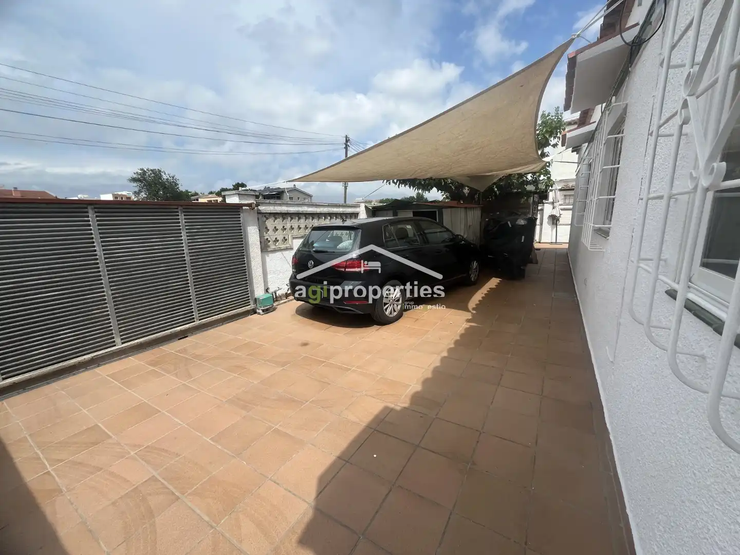Vista exterior de Casa o xalet en venda en Empuriabrava amb Aire condicionat i Terrassa