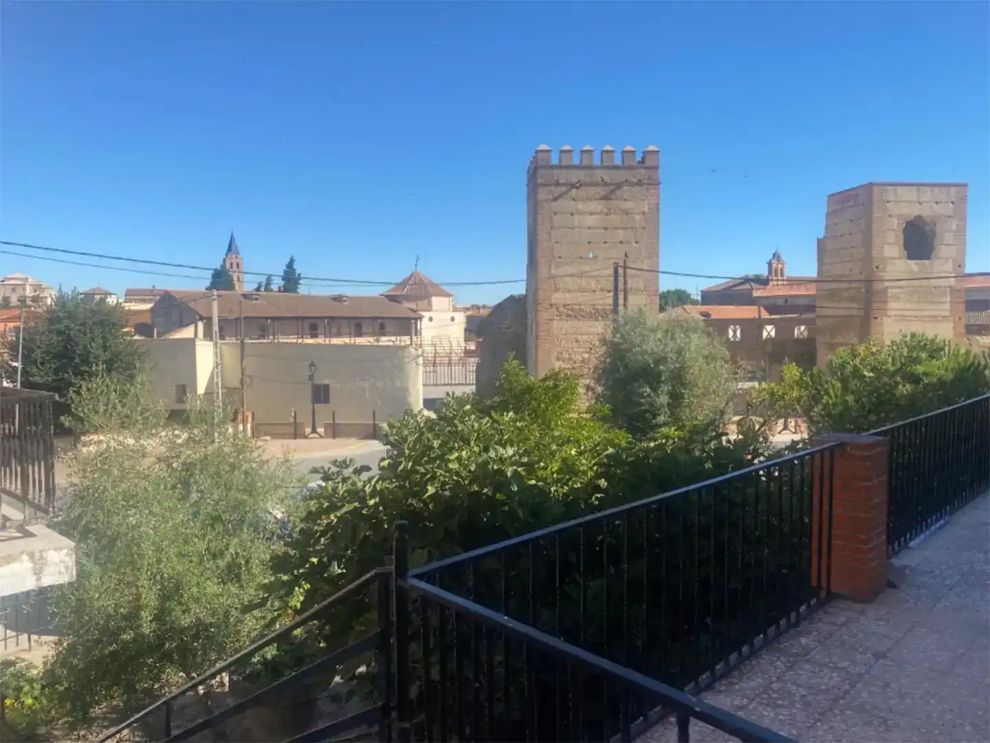 Exterior view of Flat for sale in Madrigal de las Altas Torres, Ávila