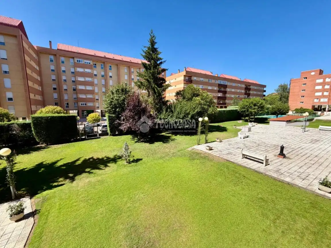 Pis amb piscina en venda a C. Teresa Monje, imagen 11