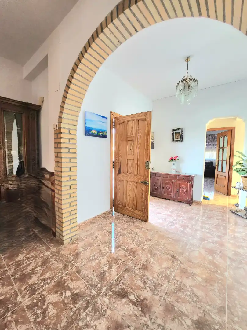 Haus oder Chalet zum Verkauf in Alcalá de Guadaira mit Privatgarten, Terrasse und Abstellraum