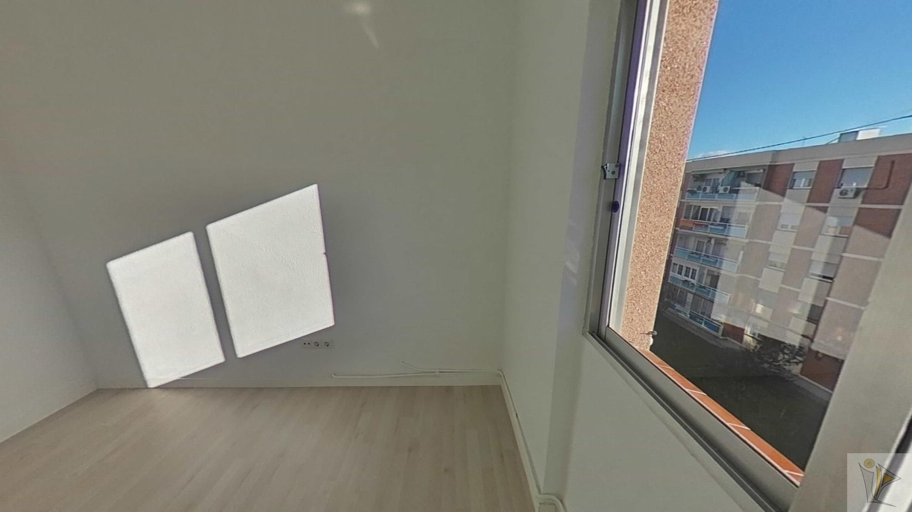 Bedroom of Flat for sale in  Madrid Capital