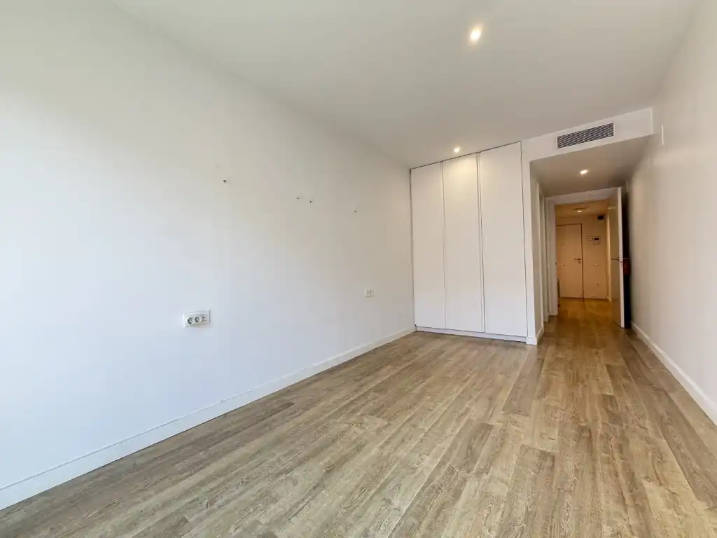 Bedroom of Flat for rent in Girona  with Air Conditioner, Heating and Oven