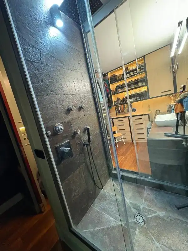 Badezimmer von Maisonette zum Verkauf in Madrid mit Klimaanlage und Heizung