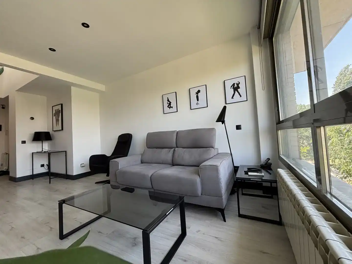 Sala d'estar de Àtic en venda en Las Rozas de Madrid amb Aire condicionat, Jardí privat i Parquet