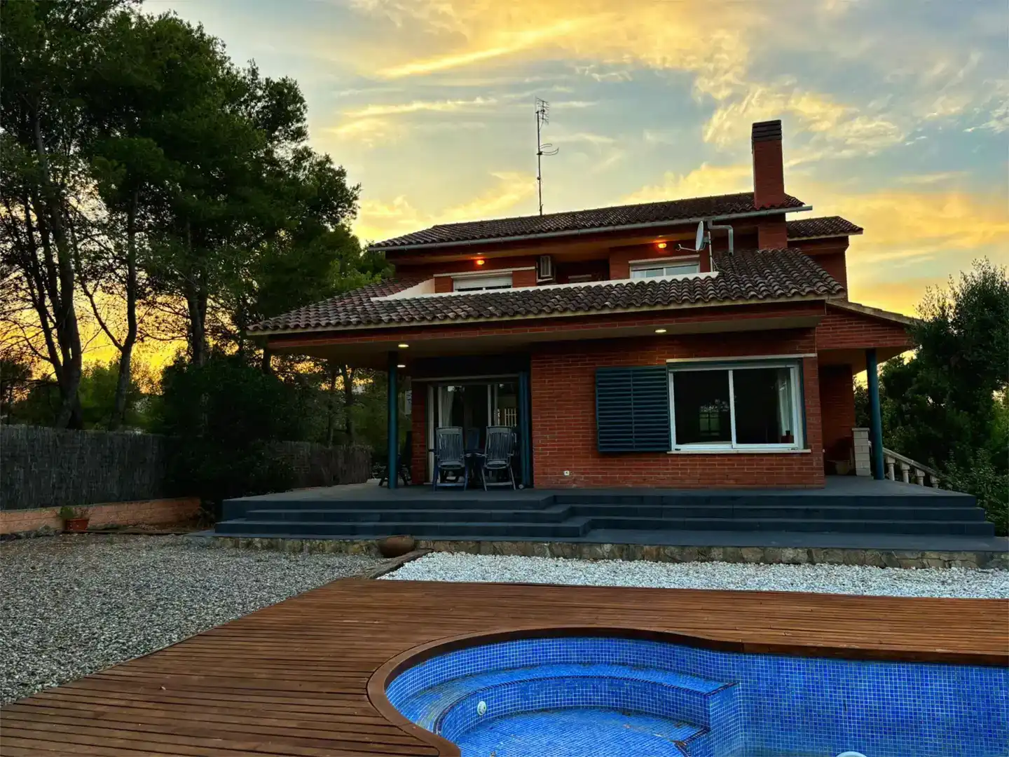 Vista exterior de Casa o xalet en venda en Corbera de Llobregat, Barcelona