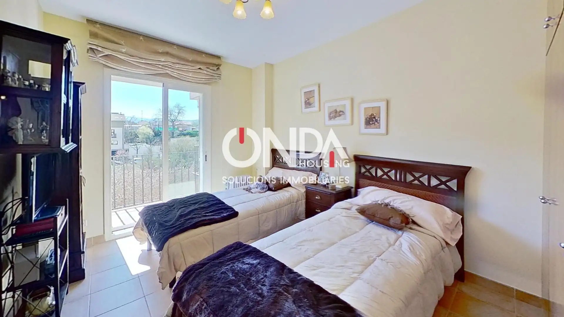 Habitación de Casa adosada en venta en Tremp con Calefacción, Terraza y Trastero