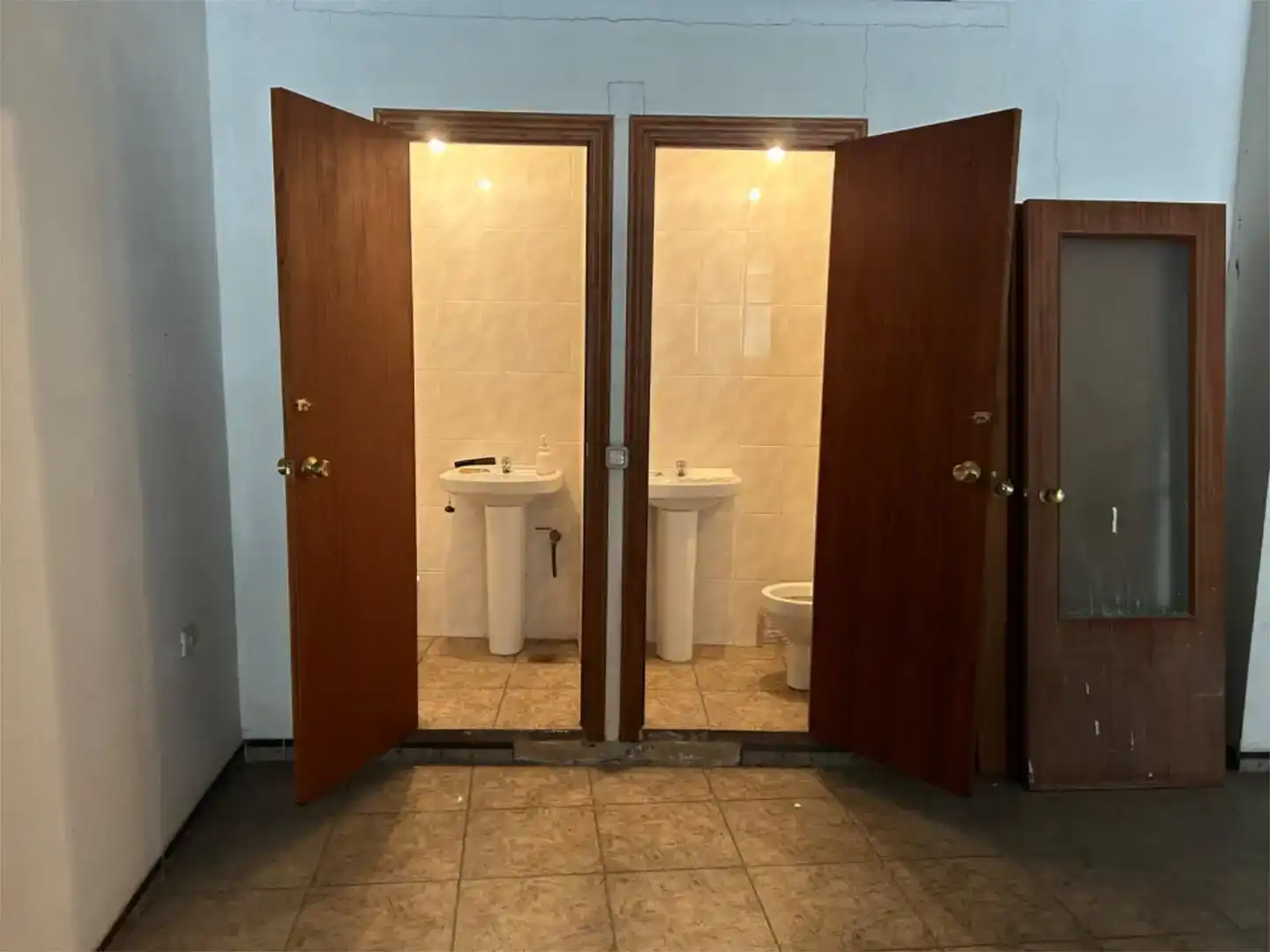 Badezimmer von Fabrikhallen zur Miete in Beas de Segura