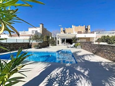 Casa con piscina en venta en Sector LLOBREGAT 7