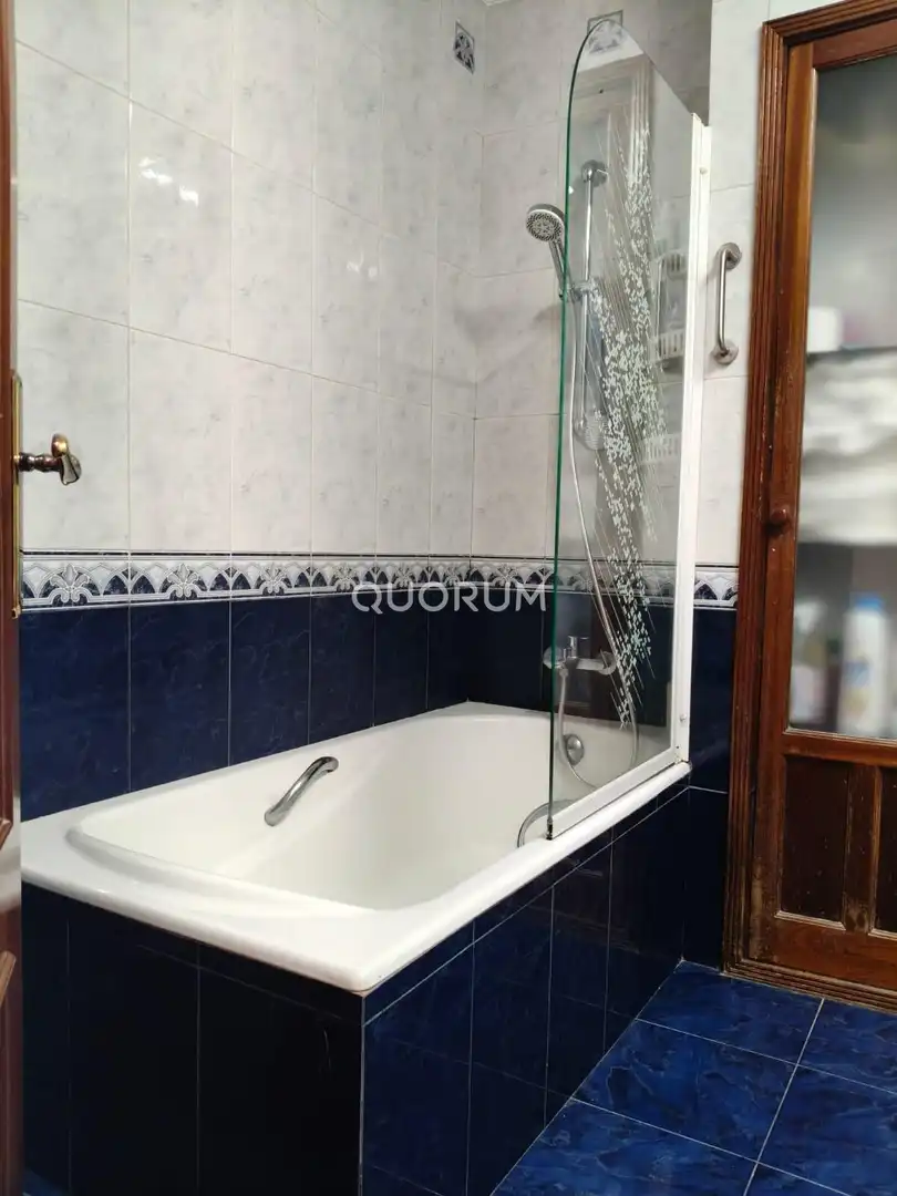 Badezimmer von Wohnung zum Verkauf in Bilbao  mit Heizung